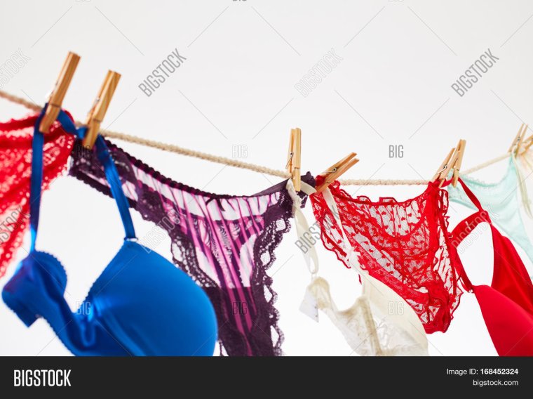 Нижнее белье на веревке
