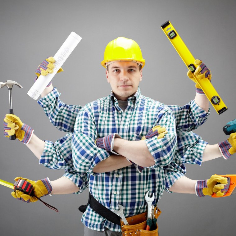 Девушка сантехник