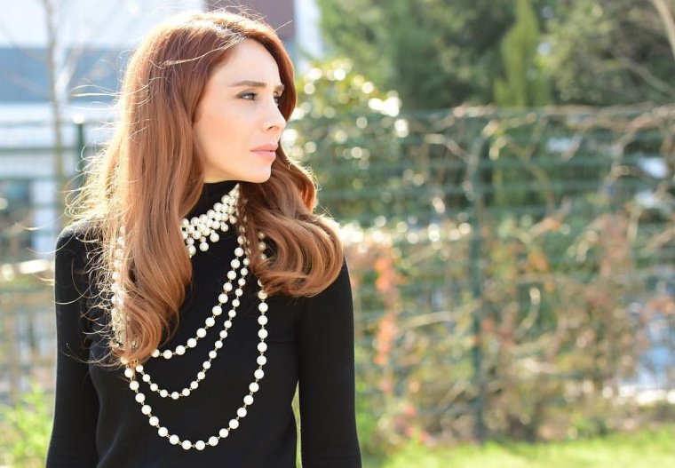 Нур Феттахоглу ноги