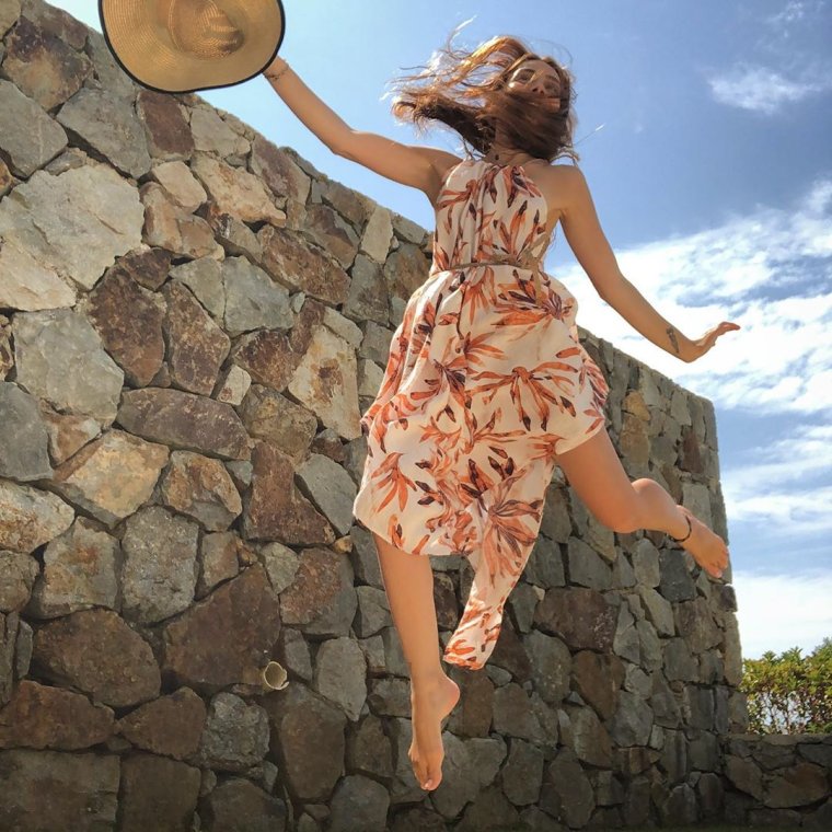 Нур Феттахоглу на пляже