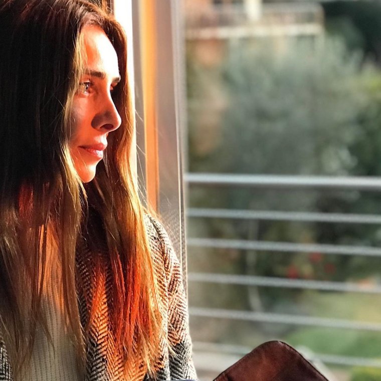 Нур Феттахоглу плачет