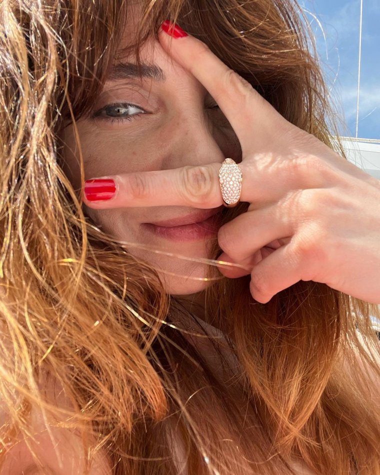 Нур Феттахоглу обои на телефон