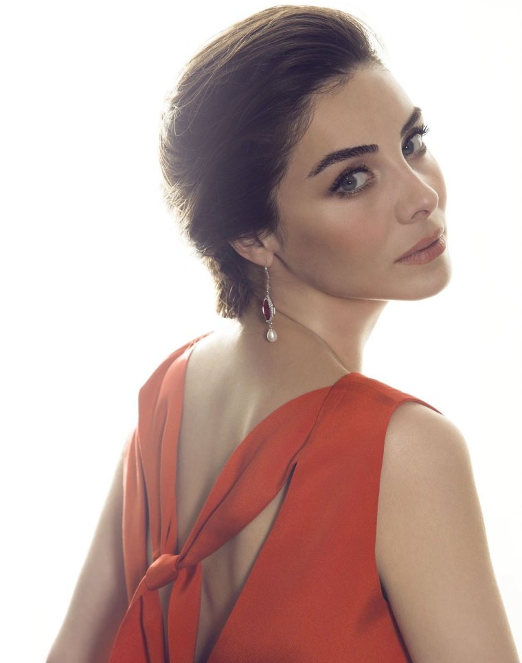 Турецкая актриса Нур Феттахоглу