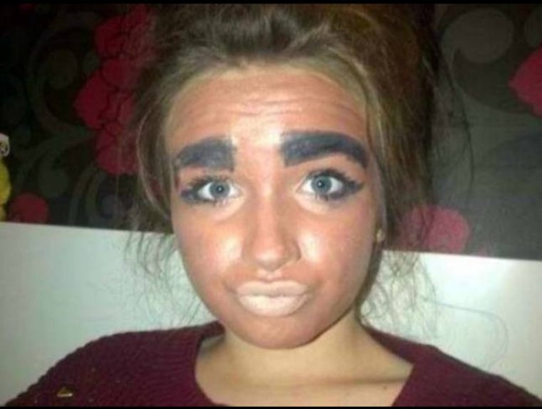 Собака с ресницами