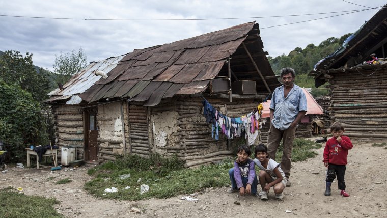 Уличную цыганку попрошайку