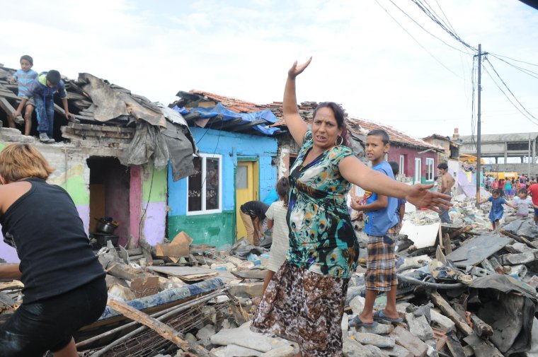 Старые. Цыганки. Пляшут