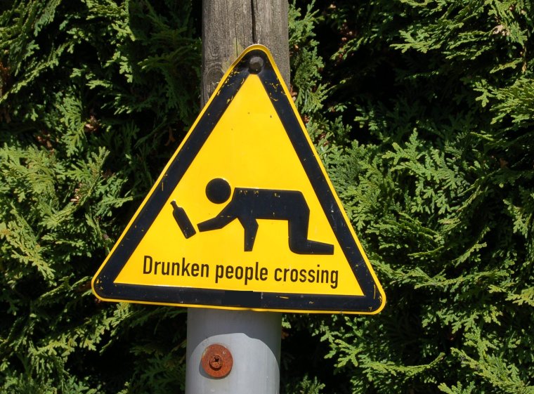 Необычные дорожные знаки