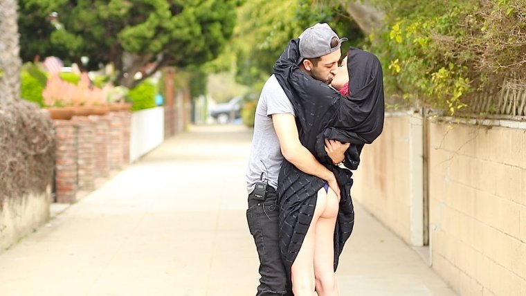 ПРАНК поцелуй с мусульманкой