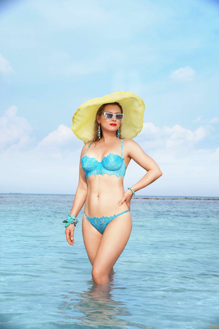 Лена Ленина со змеёй