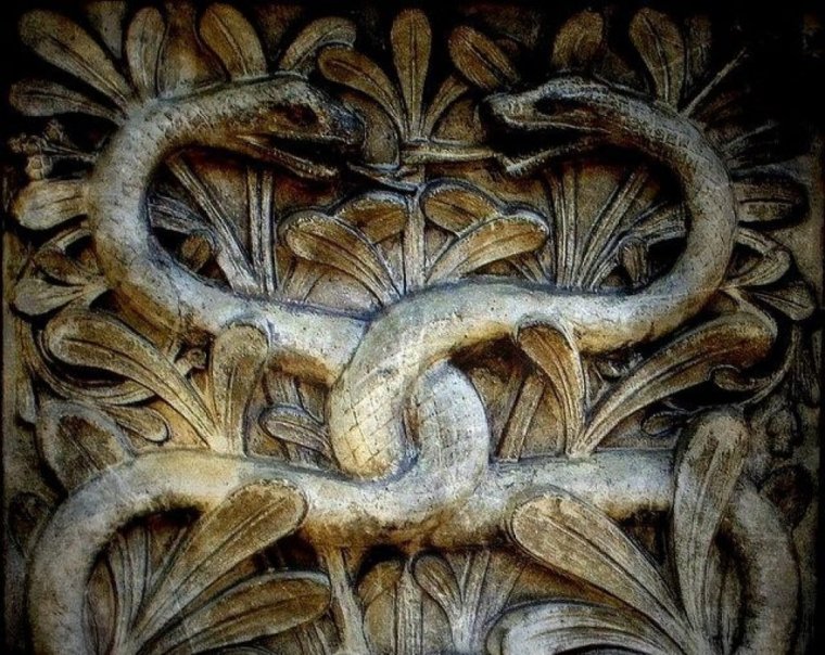 Змеи в архитектуре