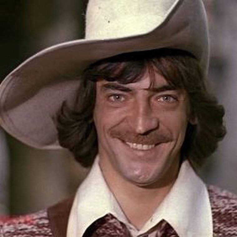 Обезьяна радуется