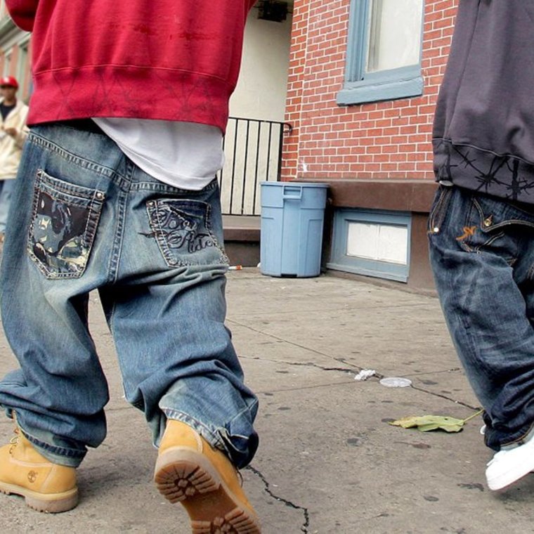 Штаны с надписью на попе