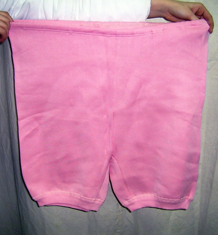 Розовые панталоны с резинками