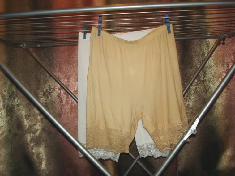 Панталоны на веревке