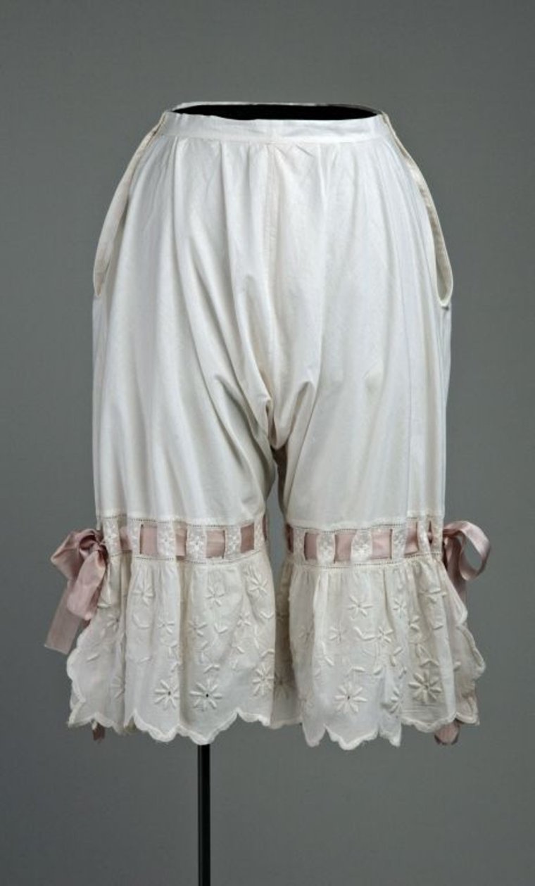 Розовые панталоны