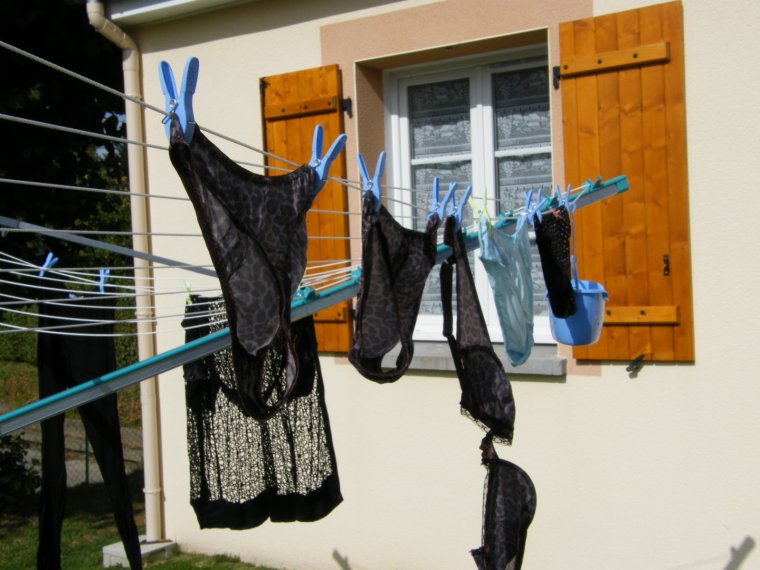 Нижнее белье на веревке
