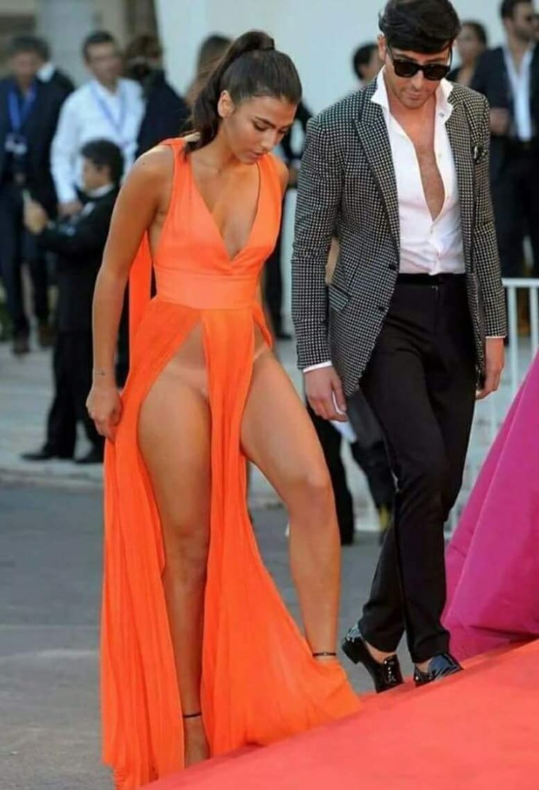 Стринги с разрезом