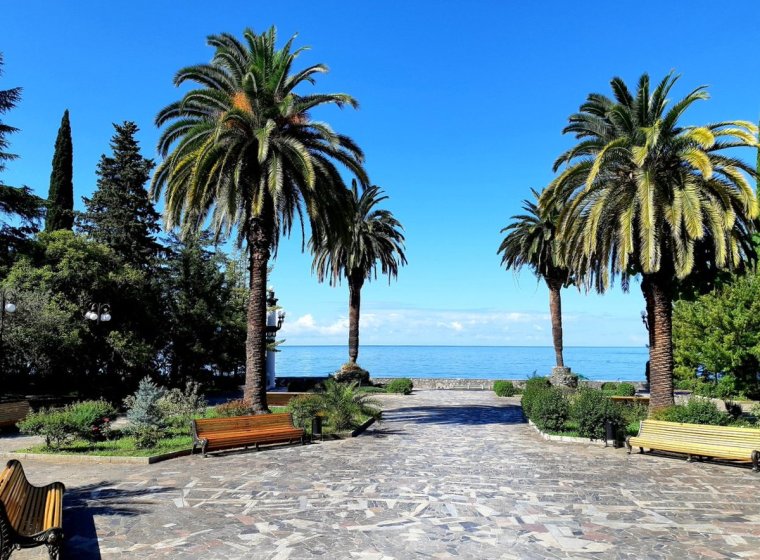 Памятник Посейдону Гагра