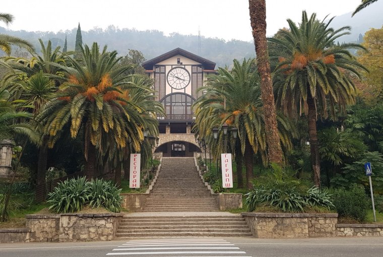 Сочи набережная туристы