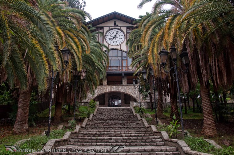 Пляж колоннада Гагра