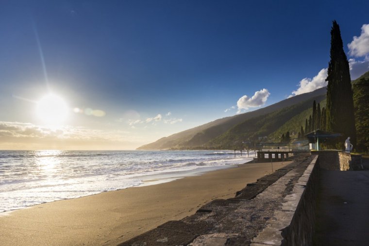 Гагрская колоннада