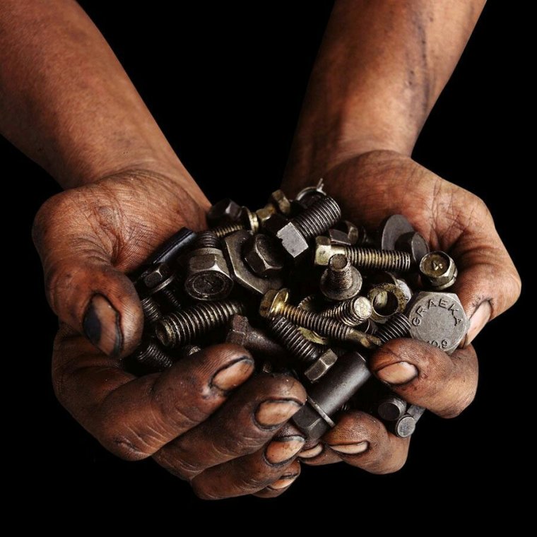 Болт смешной