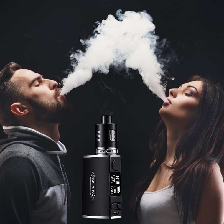 Парень с девушкой в дыму