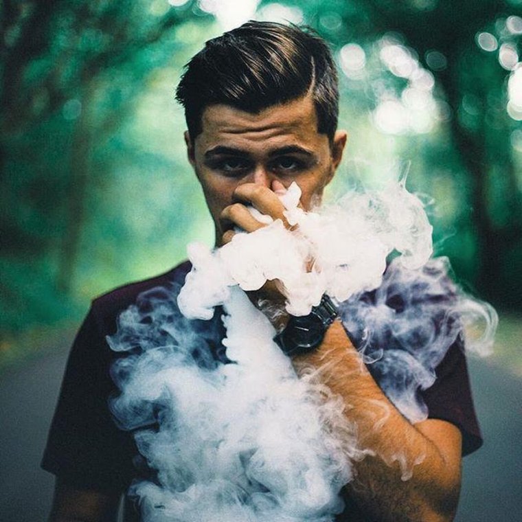 Парень в дыму