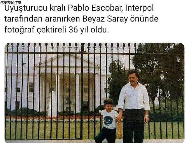 Пабло Эскобара на фоне белого дома