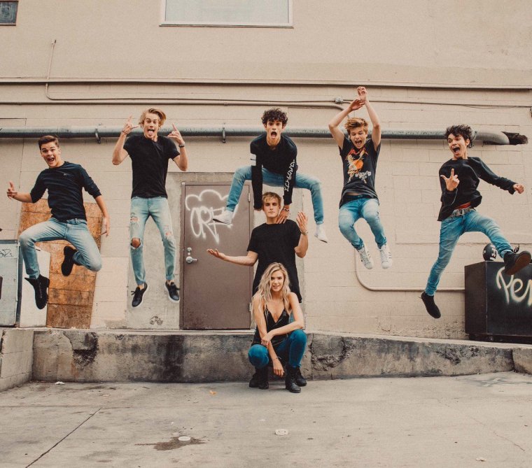 Позы для групповой фотосессии