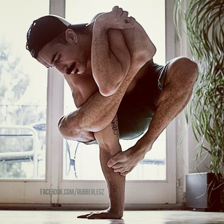 Странные позы