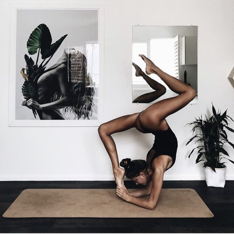 Кейт Мосс йога фото