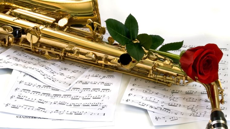 Саксофон с цветами