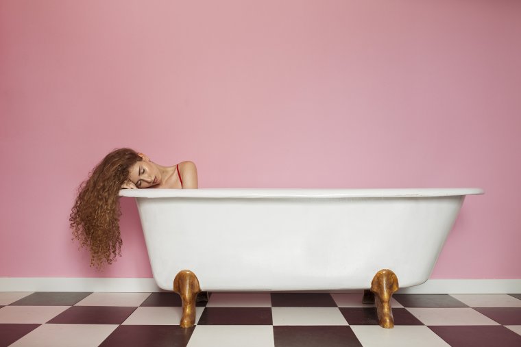 Девушка в ванне