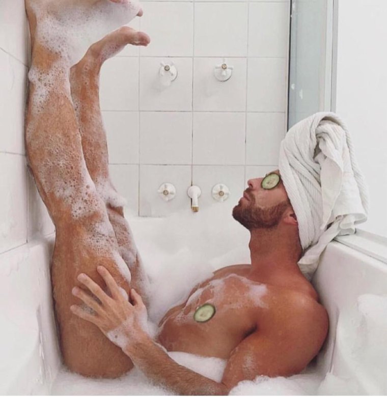 Мужчина в душе