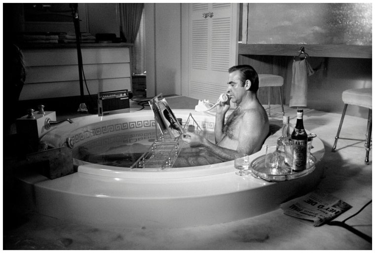 Шон Коннери Бонд в ванной