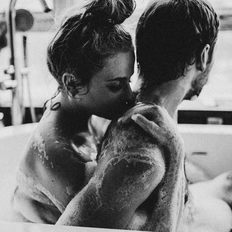 Влюбленные в ванной