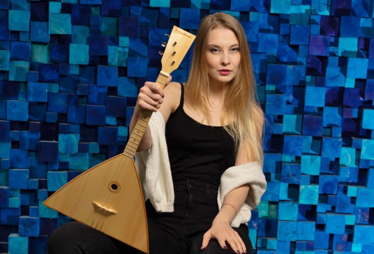 Медведь с балалайкой