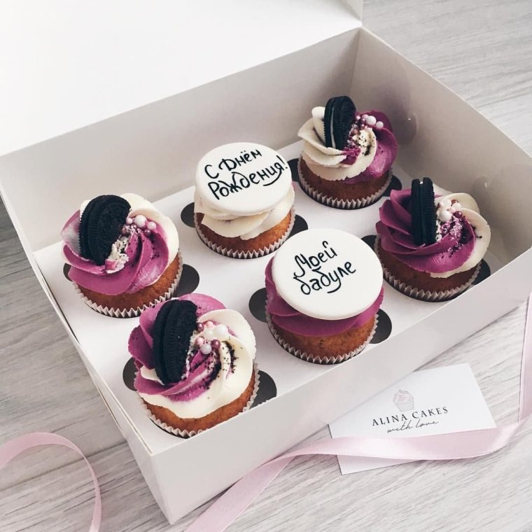 Пирожные подруге