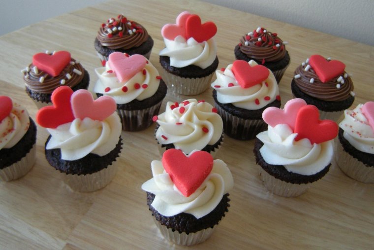 Украшение капкейков на 14 февраля