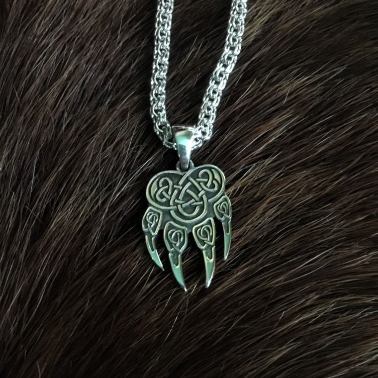 Шаманский оберег медвежья лапа