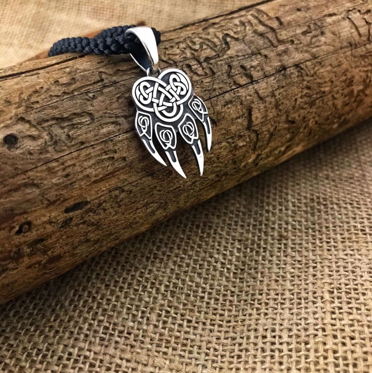 Лапа Велеса Шеврон