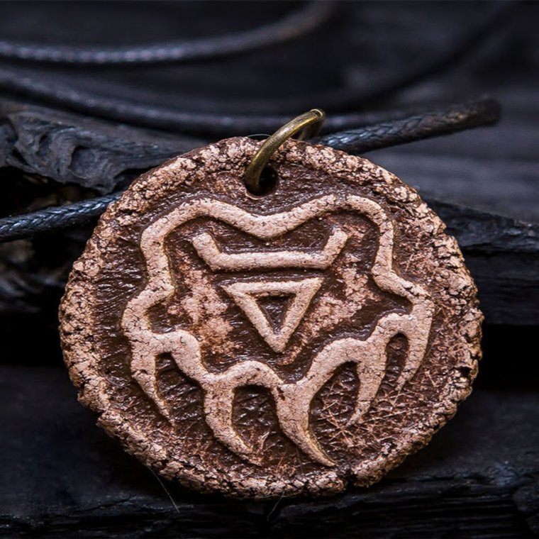 Оберег "печать и знак Велеса" медвежья лапа