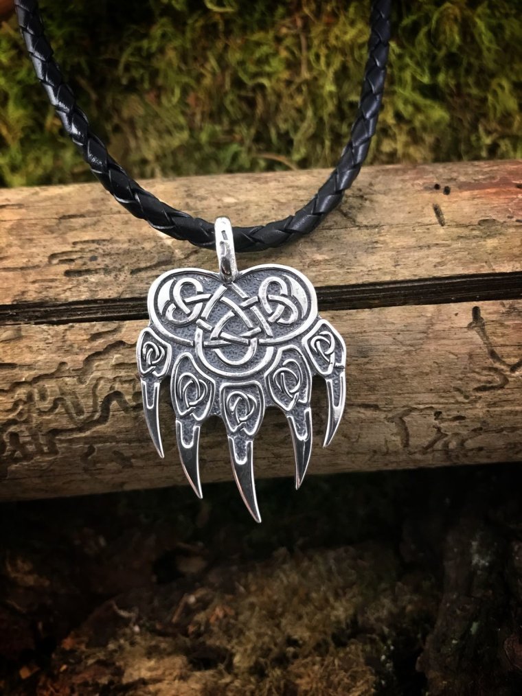 Оберег Велеса медвежья лапа