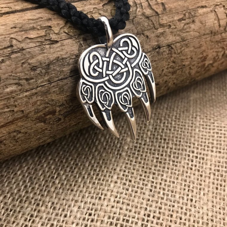 Оберег Волчья лапа Велеса