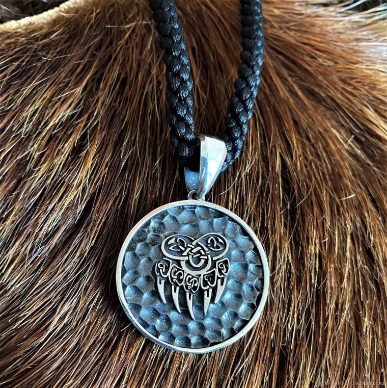 Оберег Велеса медвежья лапа тату