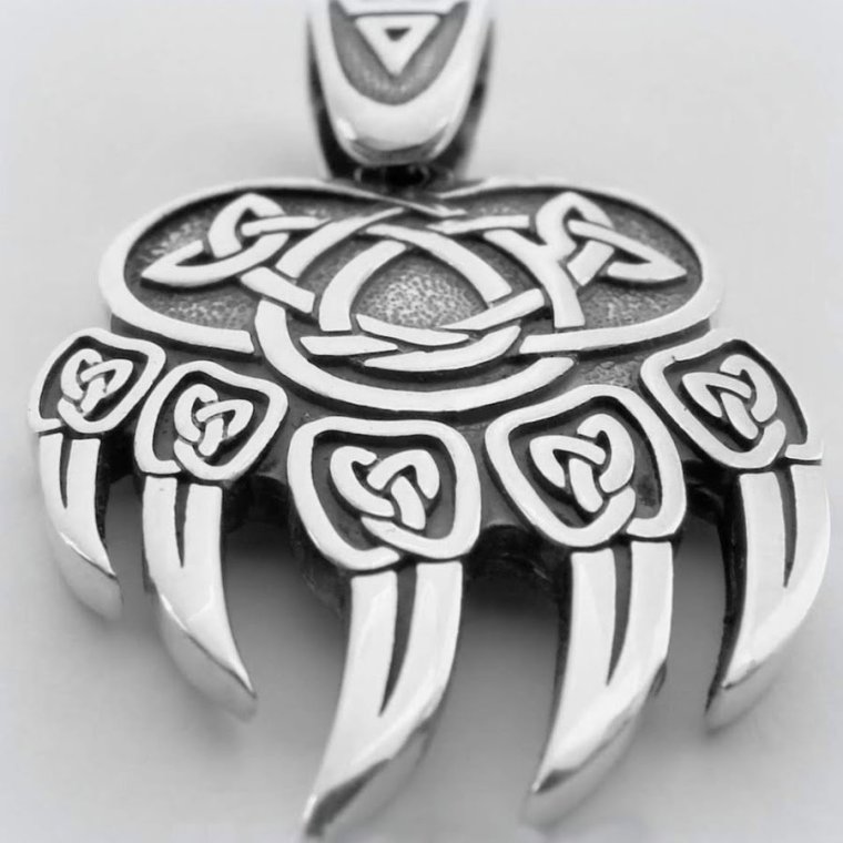 Оберег Волчья лапа Велеса