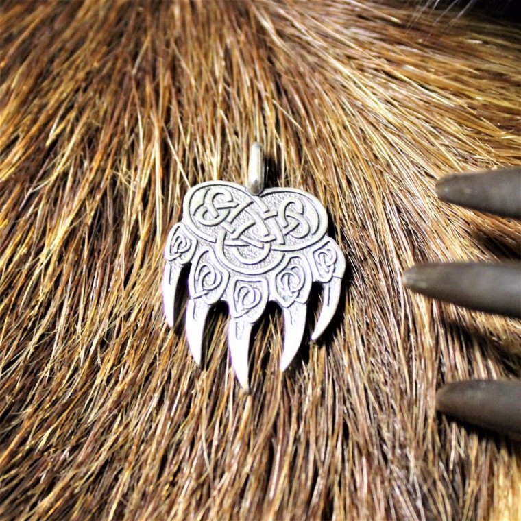 Лапа Велеса Шеврон