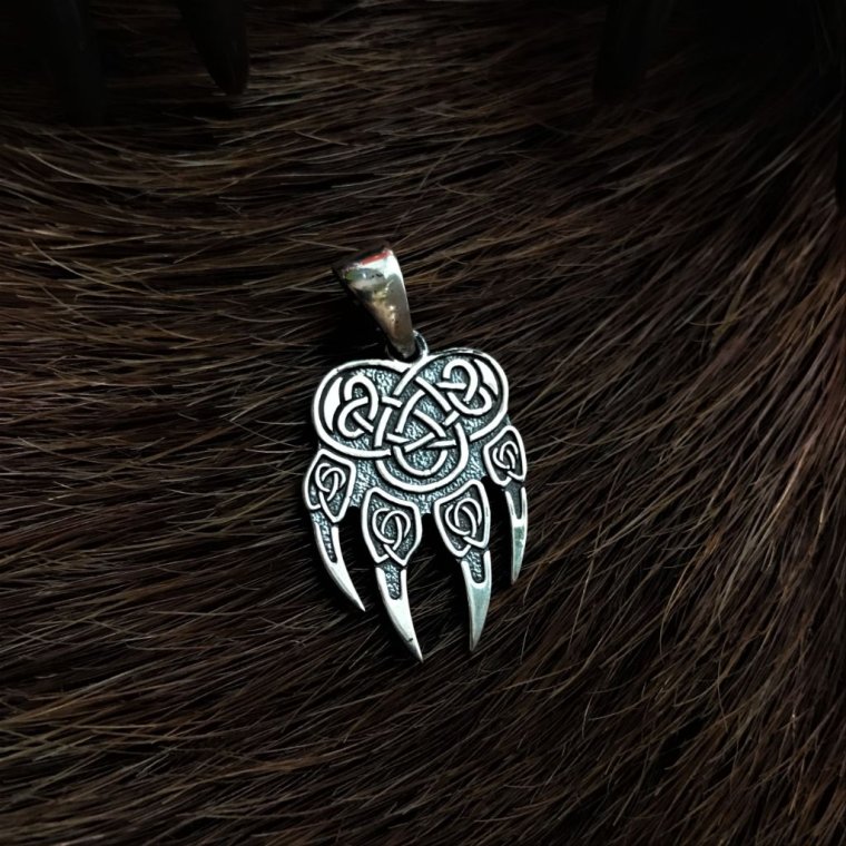 Талисман Волчья лапа Велес