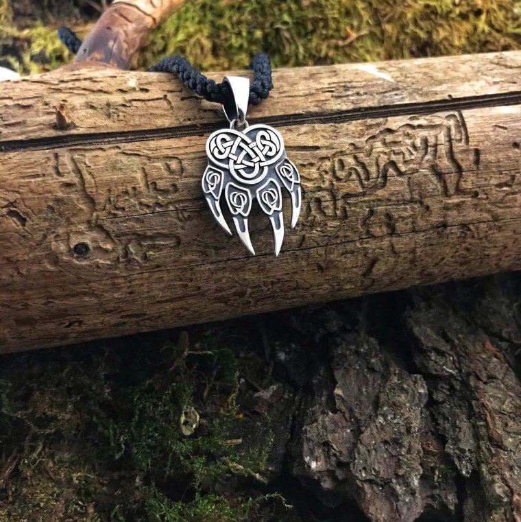 Талисман Волчья лапа Велес